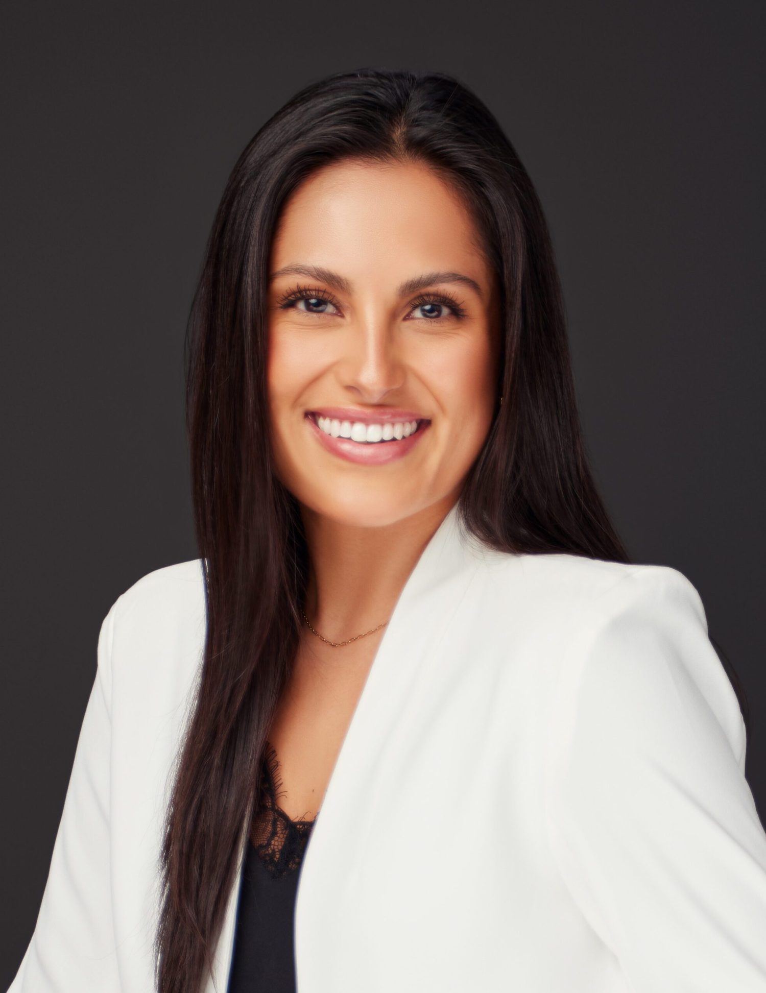 English & Spanish Speaking Realtor Valeria Salyers